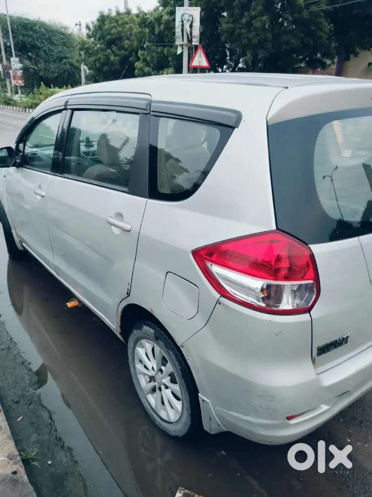 Maruti Suzuki Ertiga Zxi 2013