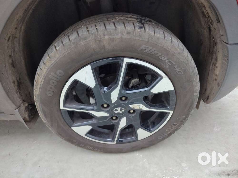 Tata Punch 1.2 Revotron Creative Amt Dual Tone, 2022, Petrol