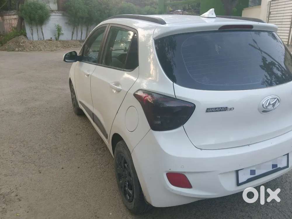 Hyundai Grand I10 2016 Cng Family Used Car, Excellent Condition