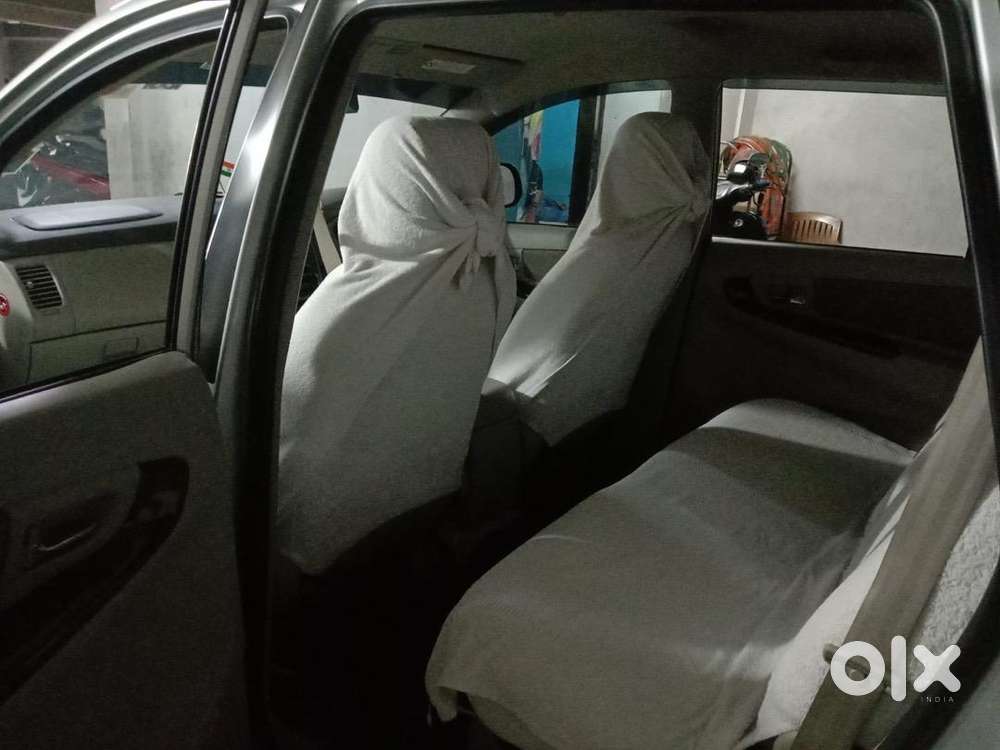 Innova 2.5 V 8 Seater
