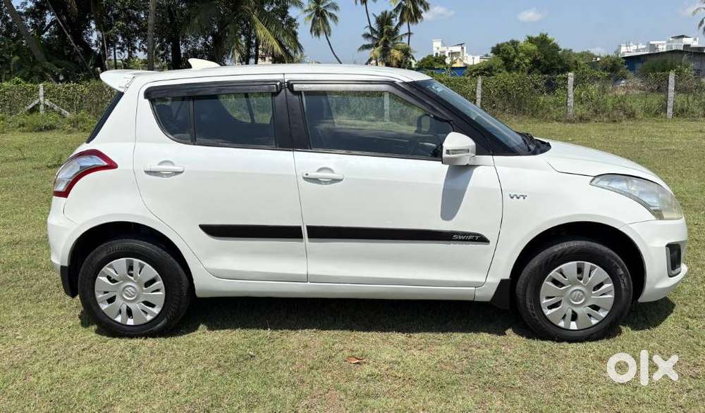 Maruti Suzuki Swift Vxi With Abs, 2015, Petrol
