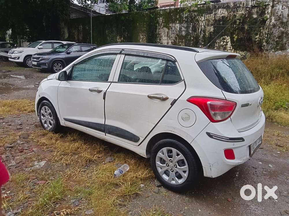 Hyundai Grand I10 Sportz, 2016, Petrol