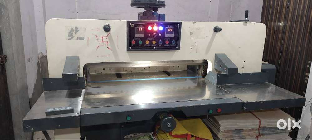 HYDRULIC PAPER CUTTING MACHINE 43 INCI