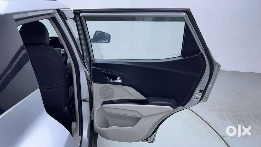 Mahindra Xuv300 W8, 2019, Petrol