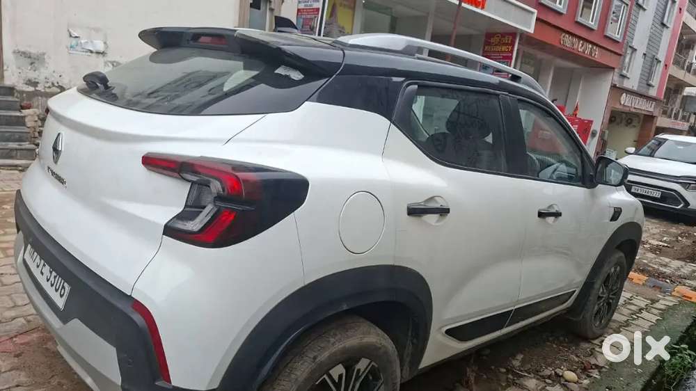 Well Maintained Renault Kiger Top Model Push Button Start