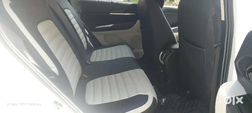 Kia Sonet Push Button Start With Sunroof & Alloy Wheels