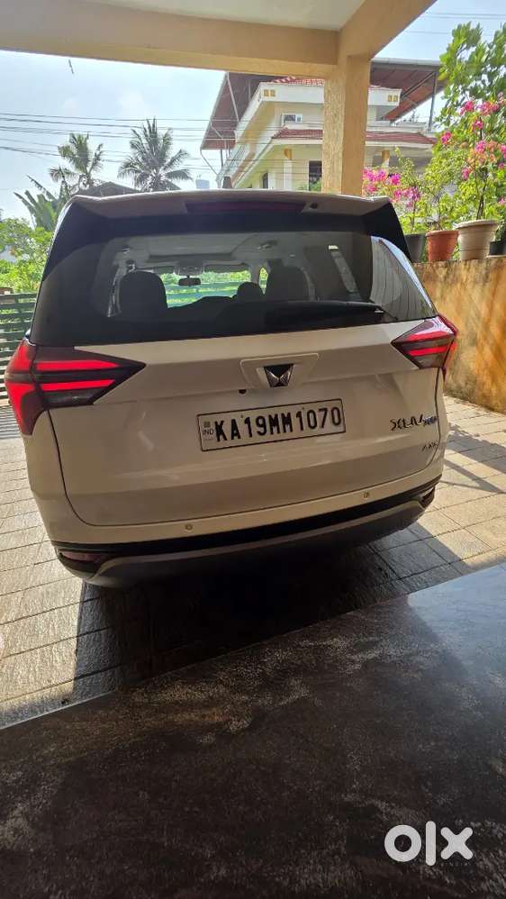 Mahindra Xuv700 Ax5 Petrol Automatic 5 Seater