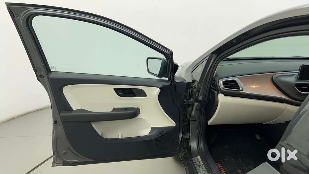 Tata Altroz 1.2 Xt, 2022, Petrol