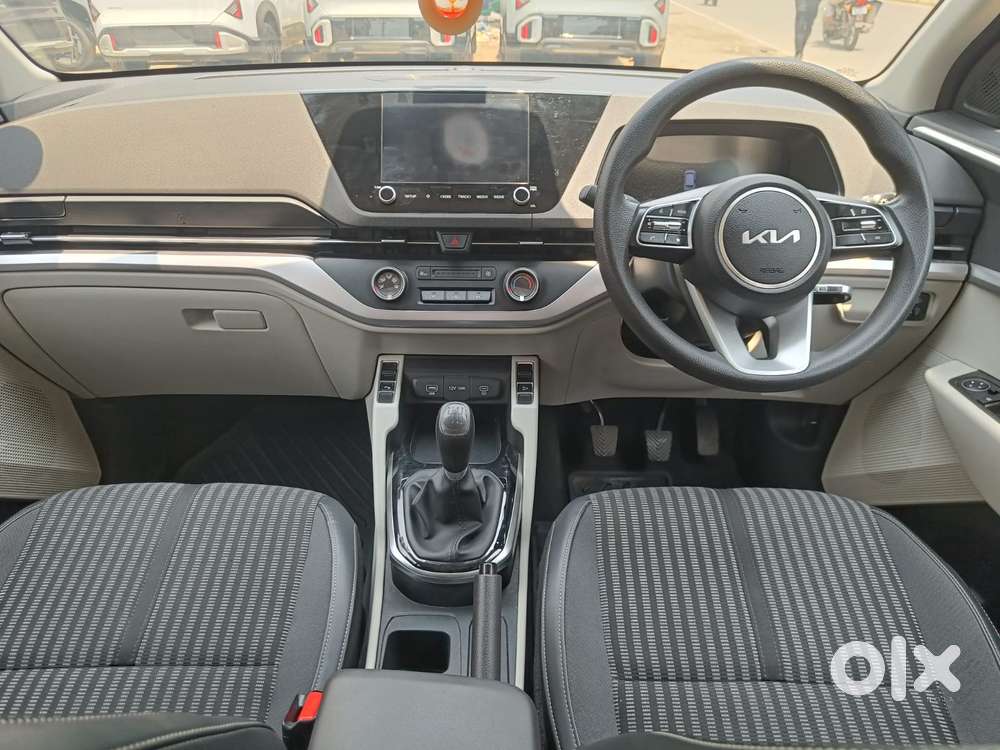 Kia Carens 1.5 Prestige 7 Str, 2023, Petrol