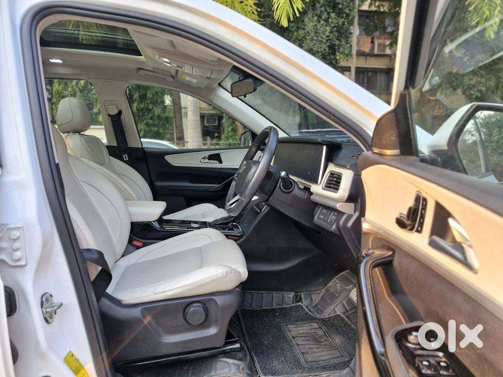 Mahindra Xuv700 2.2 Ax 7 Diesel At Luxury Pack Str, 2022, Diesel