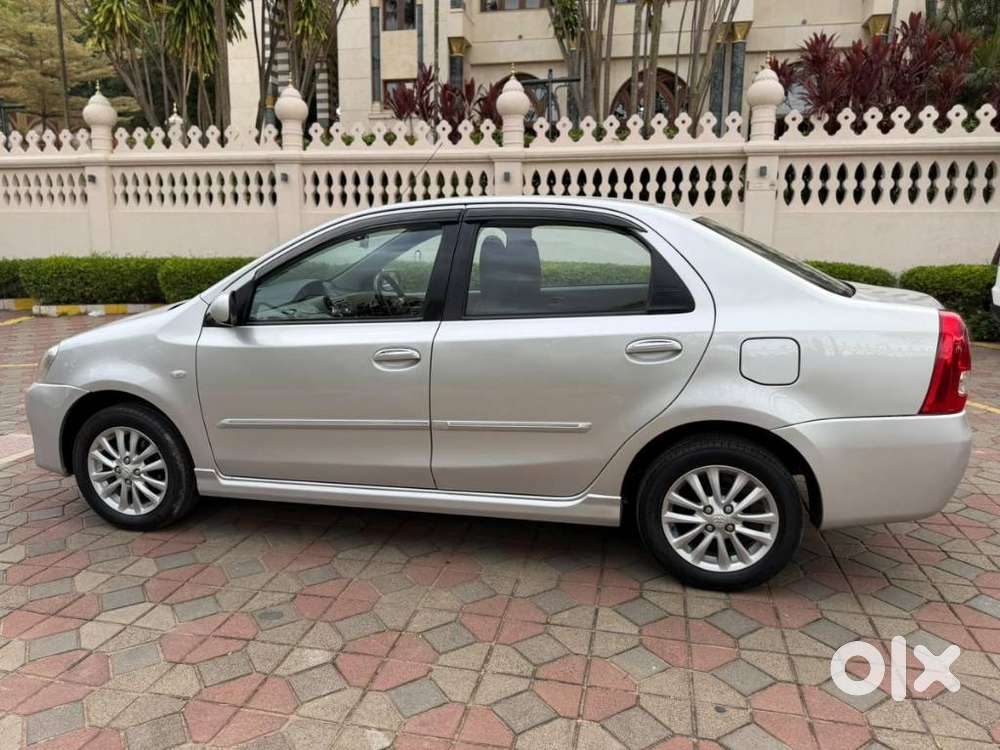 Toyota Etios V, 2011, Petrol