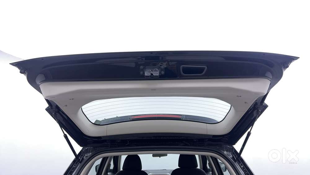 Mahindra Xuv300 W8, 2022, Petrol