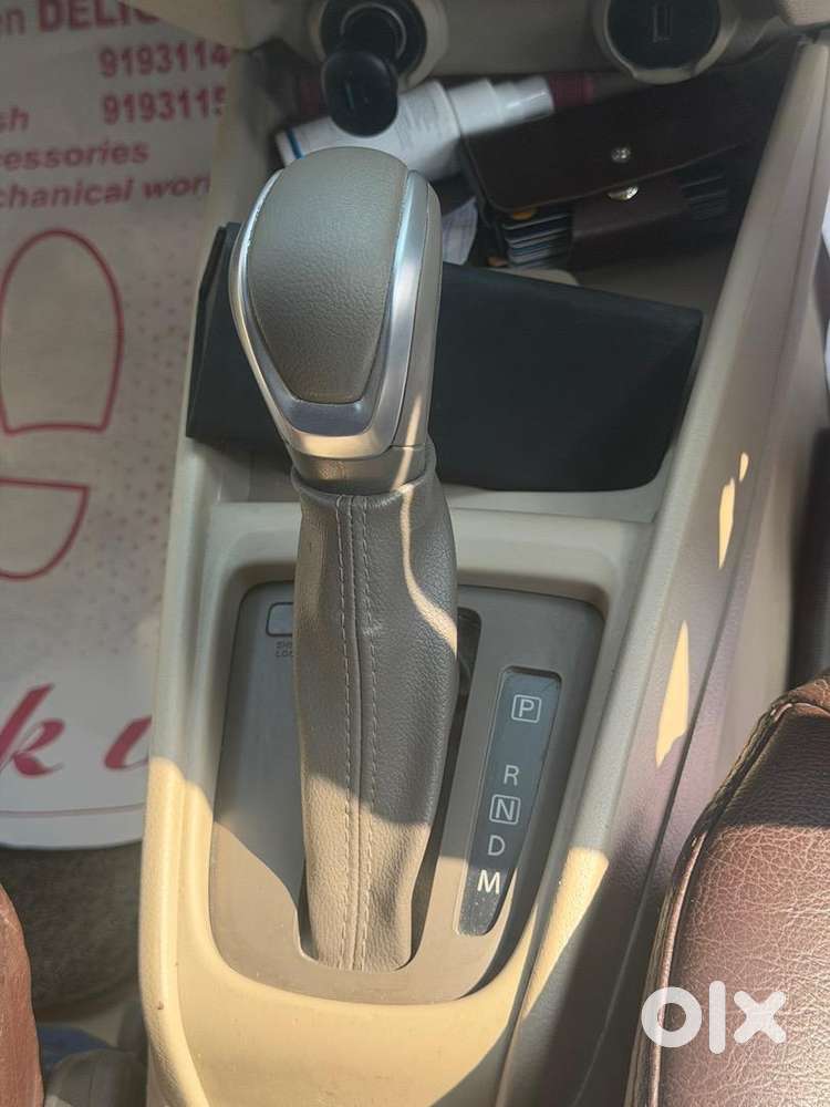 Toyota Rumion 2023 Petrol 50000 Km Driven-mini Crysta At