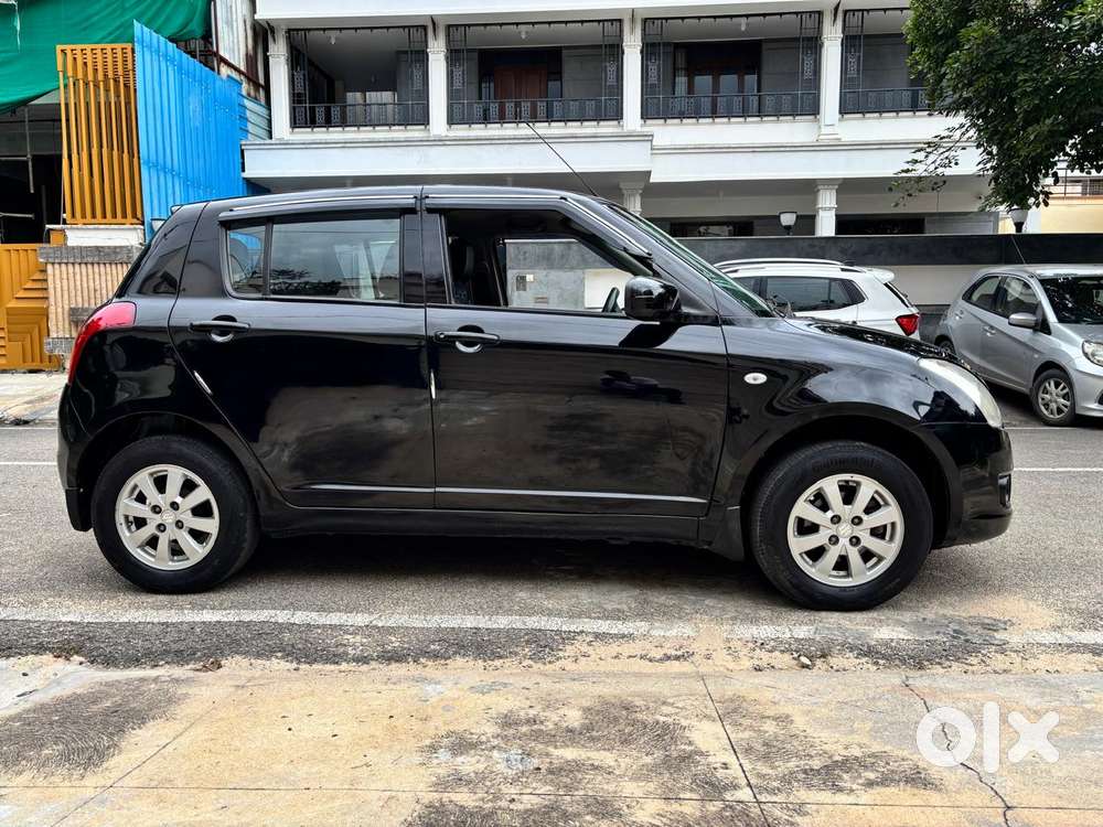 Maruti Suzuki Swift Vvt Zxi, 2010, Petrol
