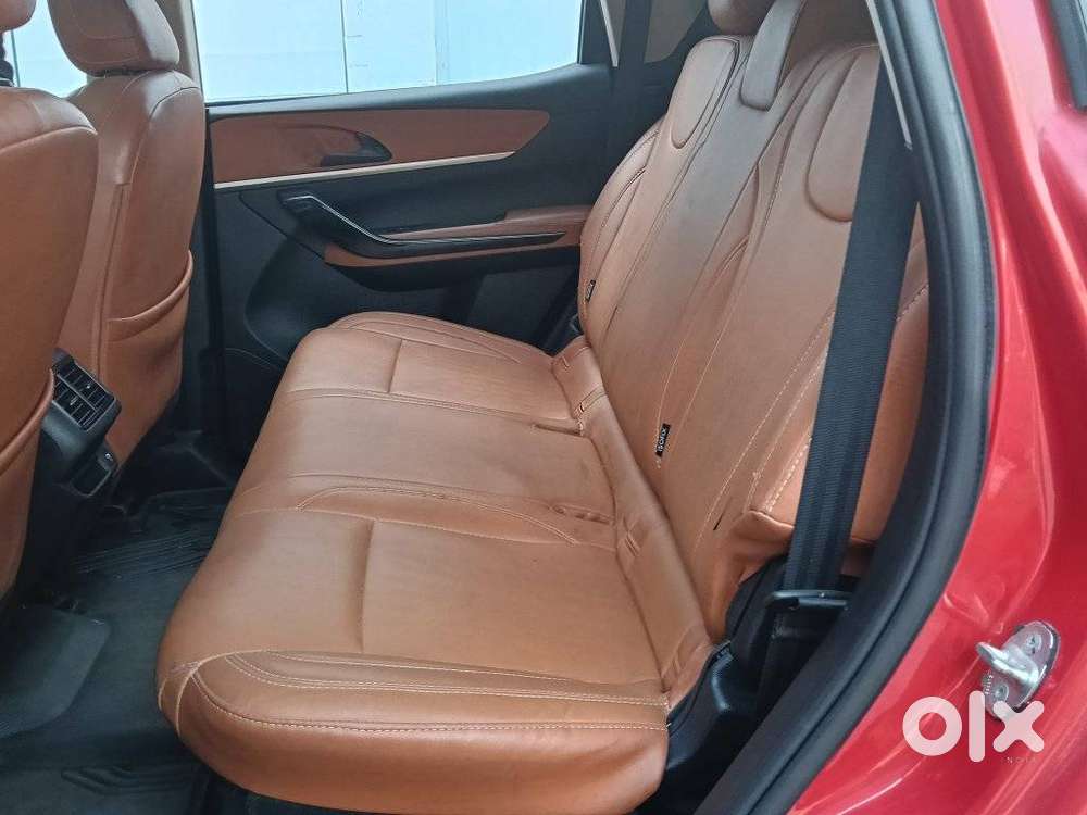 Mahindra Xuv700 2.0 Ax 5 Petrol At Str, 2022, Petrol