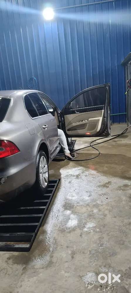 Skoda Superb Elegance 2011 Car