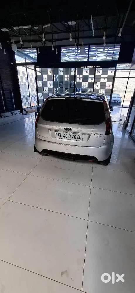 Ford Figo 1.5 Titanium 2011