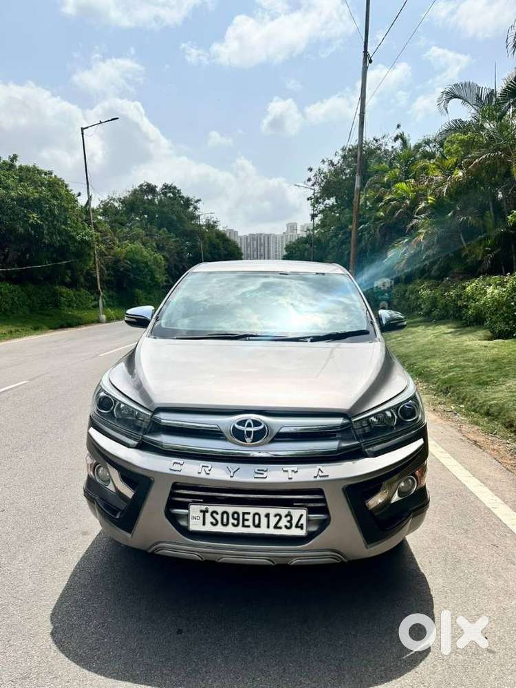 Toyota Innova Crysta 2.8z Automatic, 2016, Petrol