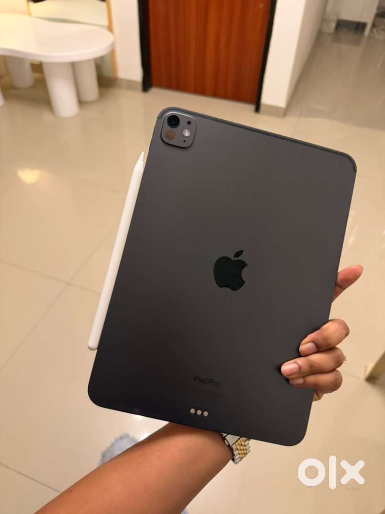 Apple iPad Pro M4 11; 256GB + Apple Pencil Pro | Like New