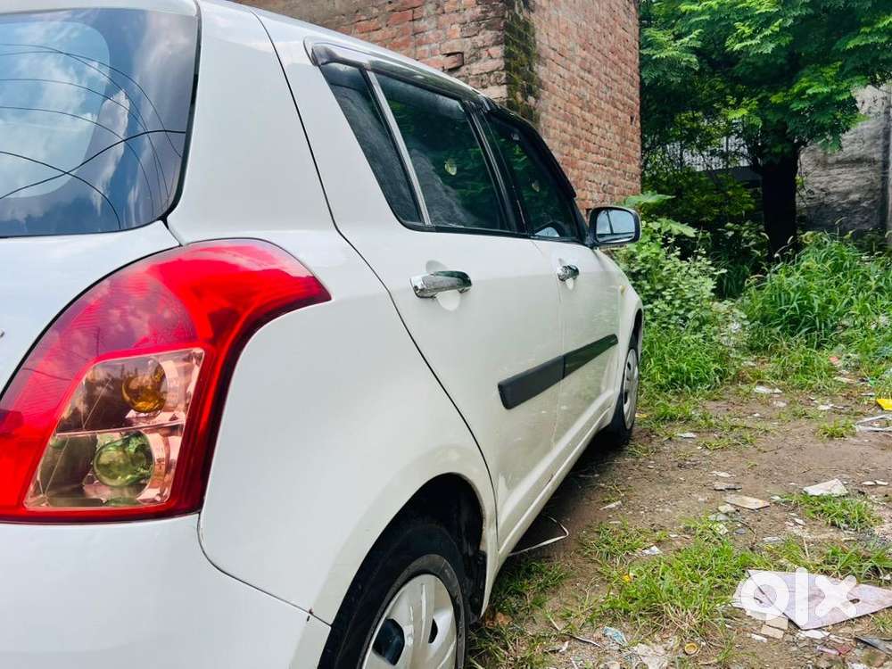Maruti Suzuki Swift 2010 Petrol+cng  Ch Regd. 95000 Km Driven