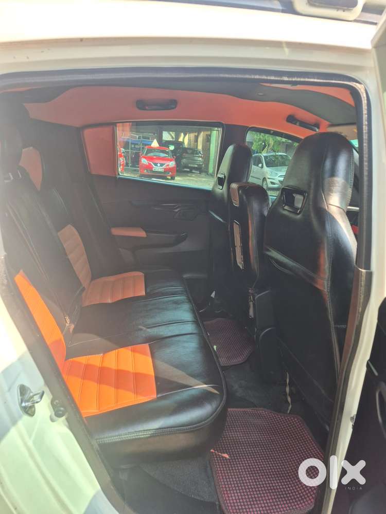 Mahindra Kuv 100 2016-2017 Mfalcon G80 K8 Dual Tone, 2016, Petrol