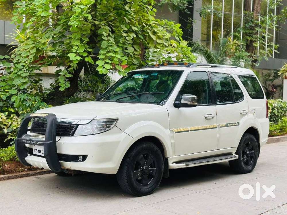 Tata Safari Storme, 2014, Petrol