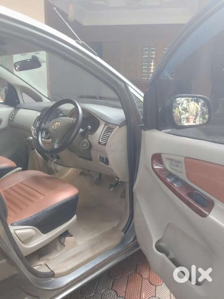 Innova 8 Seater
