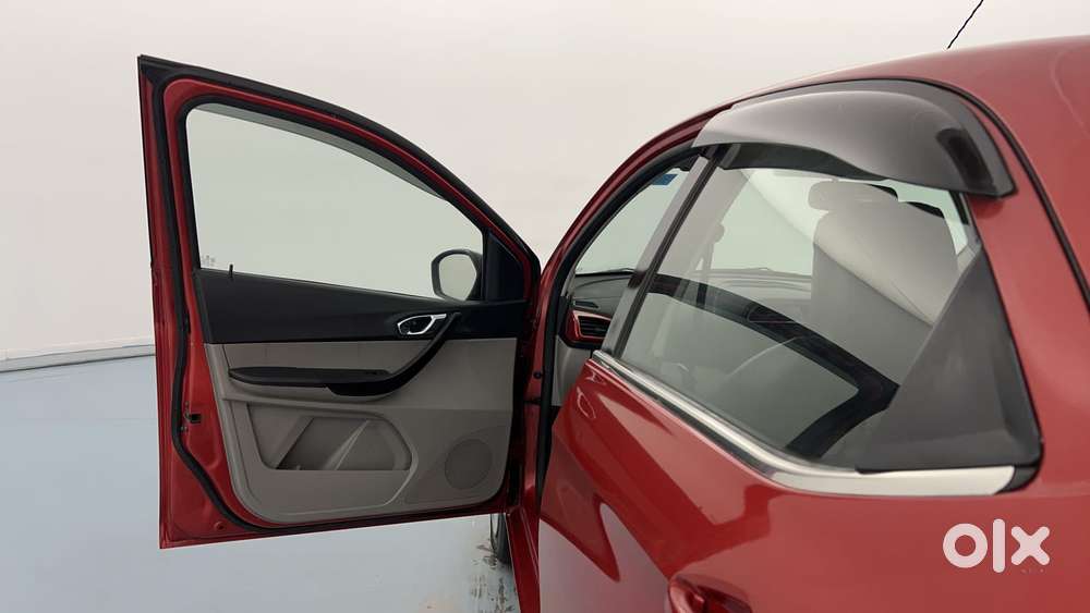 Tata Tiago Xza, 2018, Petrol