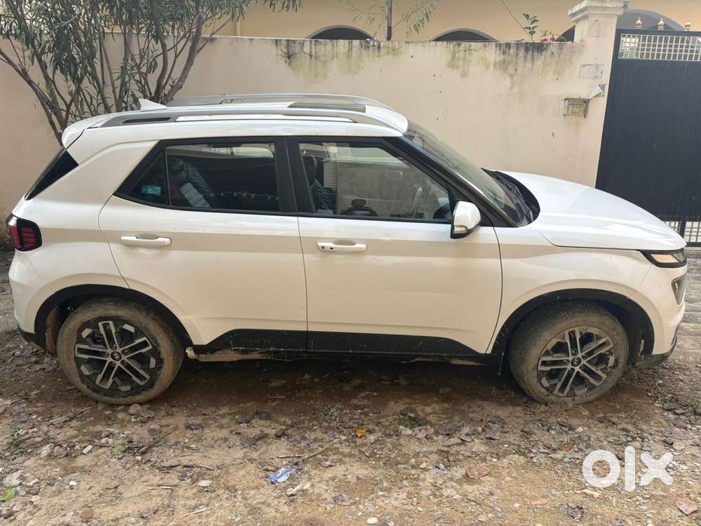 Hyundai Venue 1.5 Sx Diesel (2023 Model) Sale Karni Hai
