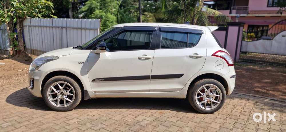 Maruti Suzuki Swift Vxi + Manual, 2017, Petrol