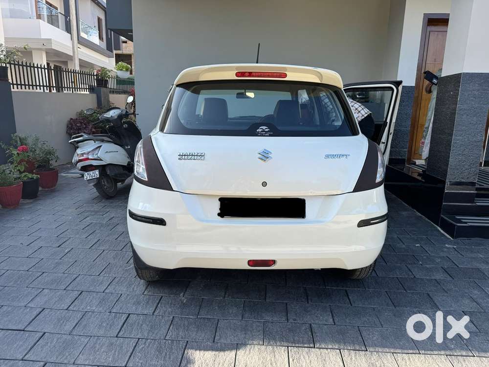 Maruti Suzuki Swift Petrol 2012