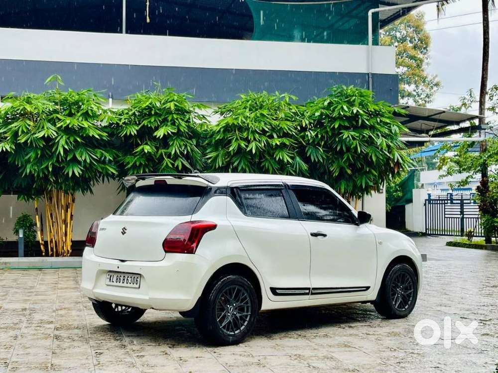 Maruti Suzuki Swift Lxi Optional-o, 2023, Petrol