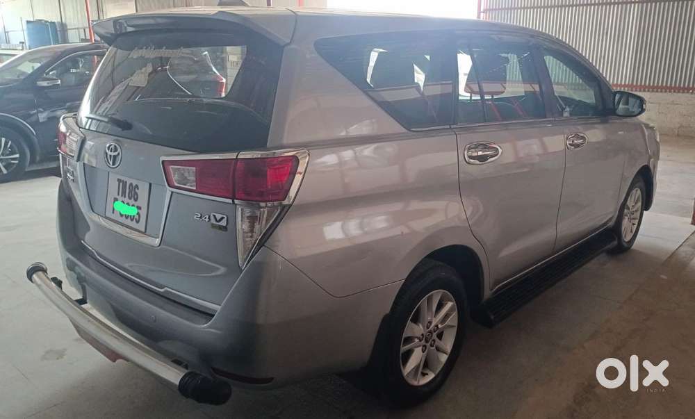 Toyota Innova Crysta 2.4 V, 2016