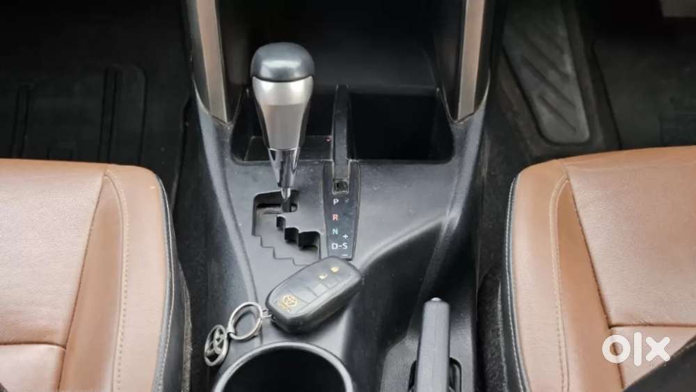 Toyota Innova Crysta 2.8 Zx At 7 Seater, 2016, Diesel
