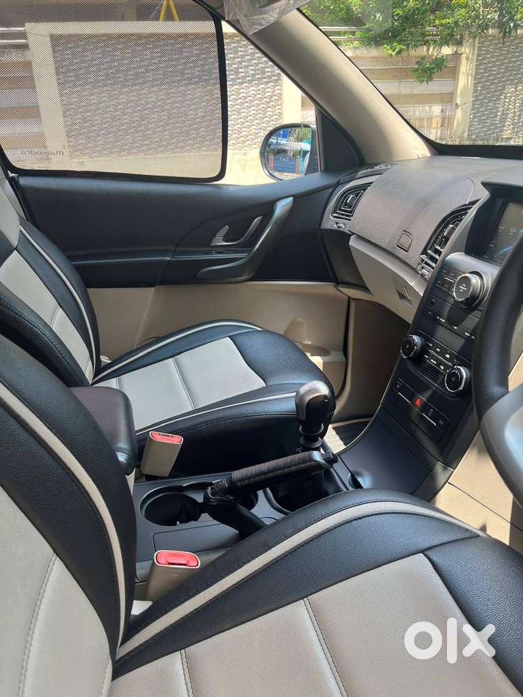 Mahindraxuv500(w6)-8yrs-diesel-manual