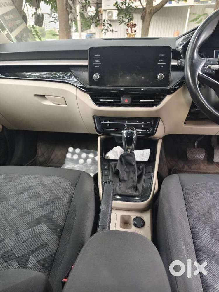 Skoda Slavia Ambition 1.0l Tsi At, 2023, Petrol