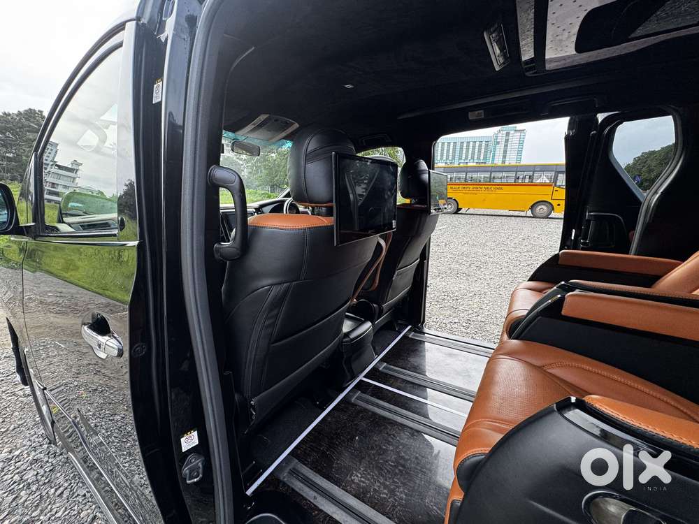 Toyota Alphard 3.0 V6, 2011, Petrol