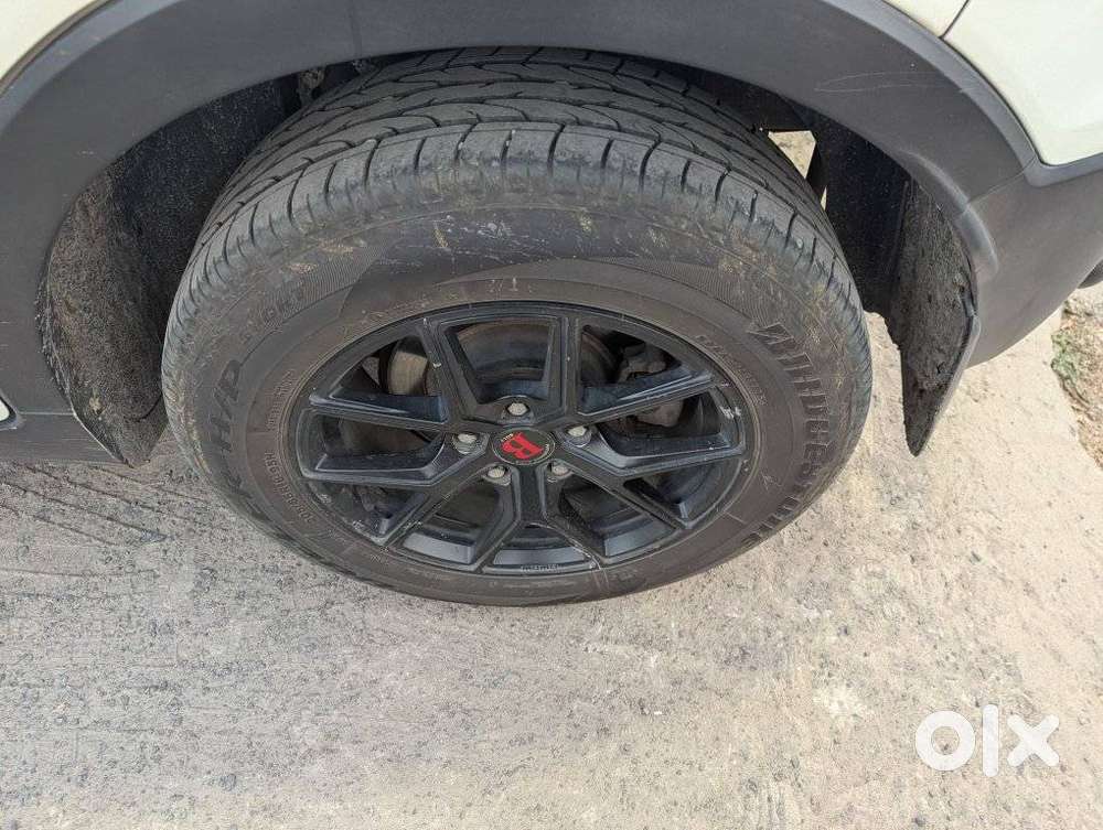 Mahindra Tuv 300 T6, 2022, Diesel