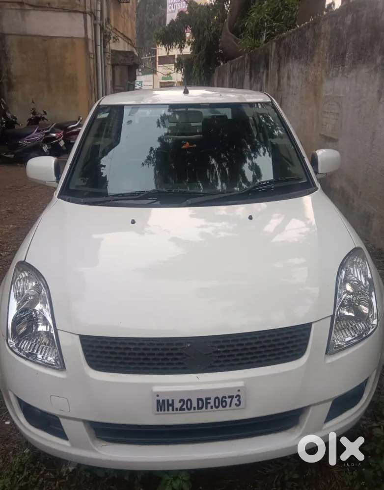 Showroom Condition Maruti Swift Desire  Reg 2 Nov  2015 For Sale.