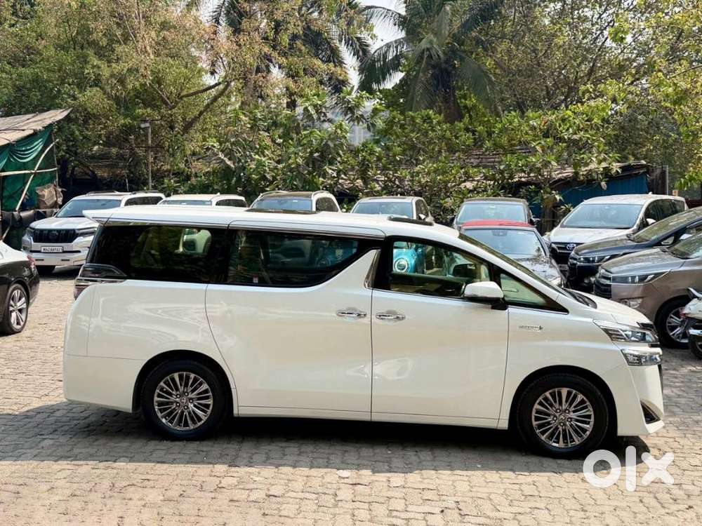 Toyota Vellfire 2.5 Executive Lounge, 2022, Petrol