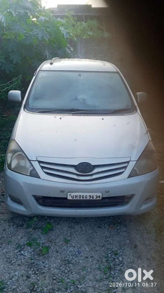 Toyota Innova Crysta 2011 Diesel 200000 Km Driven