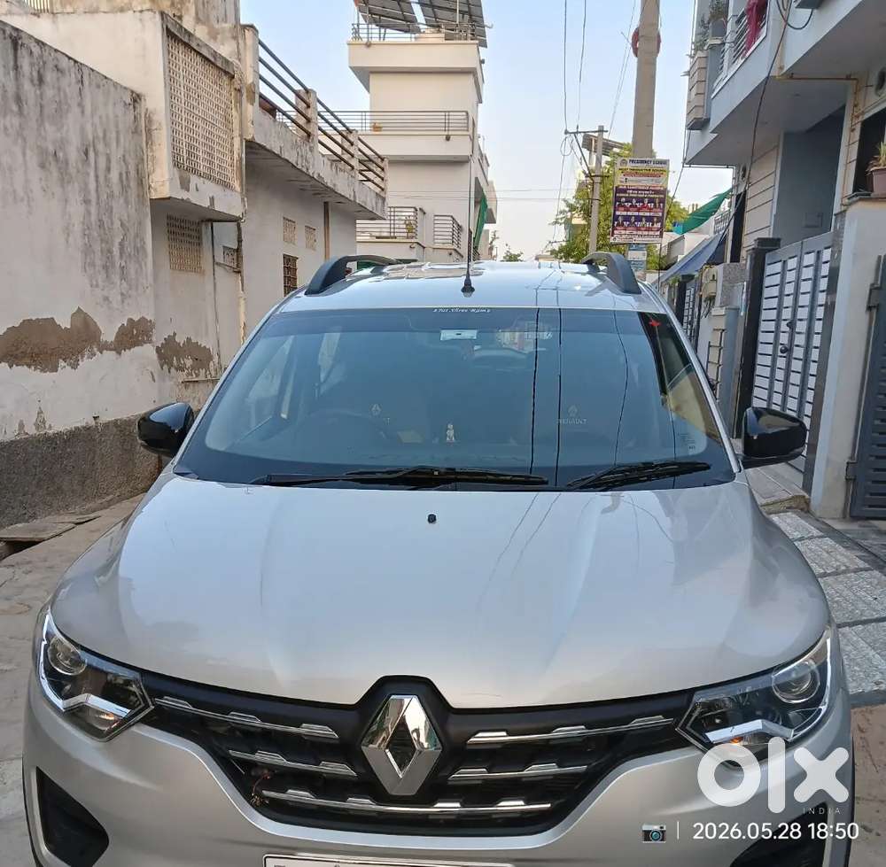 7 Seater Car, Showroom Condition