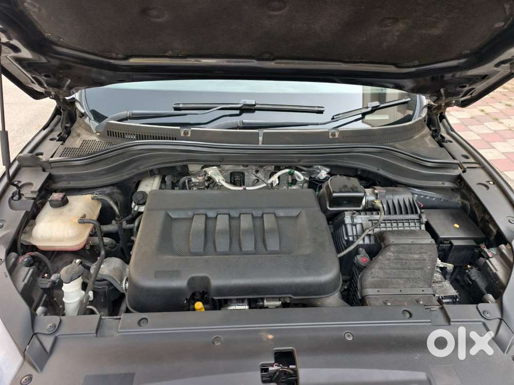Mahindra Xuv700 2.0 Ax 5 Petrol Mt Str, 2024, Diesel