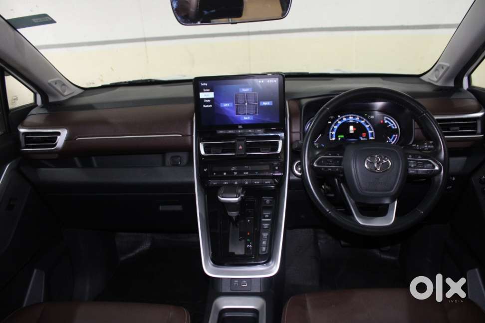 Toyota Innova Hycross 2.0 Zx Hybrid 7 Str, 2025, Petrol
