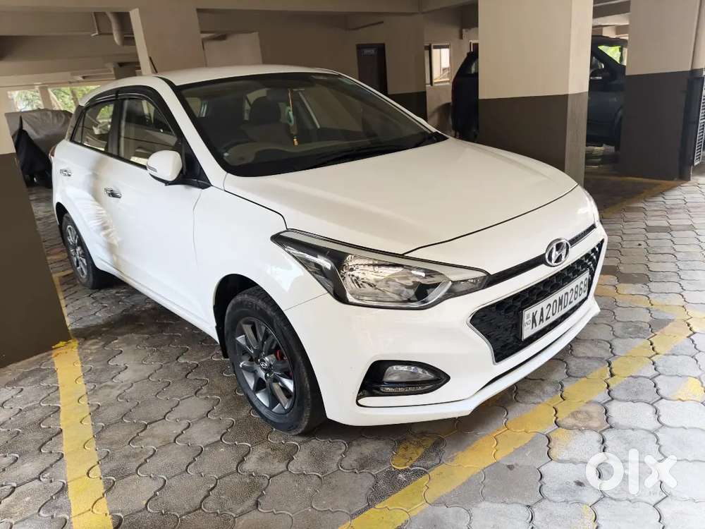 Hyundai I20 2020 Petrol 930000 Km Driven