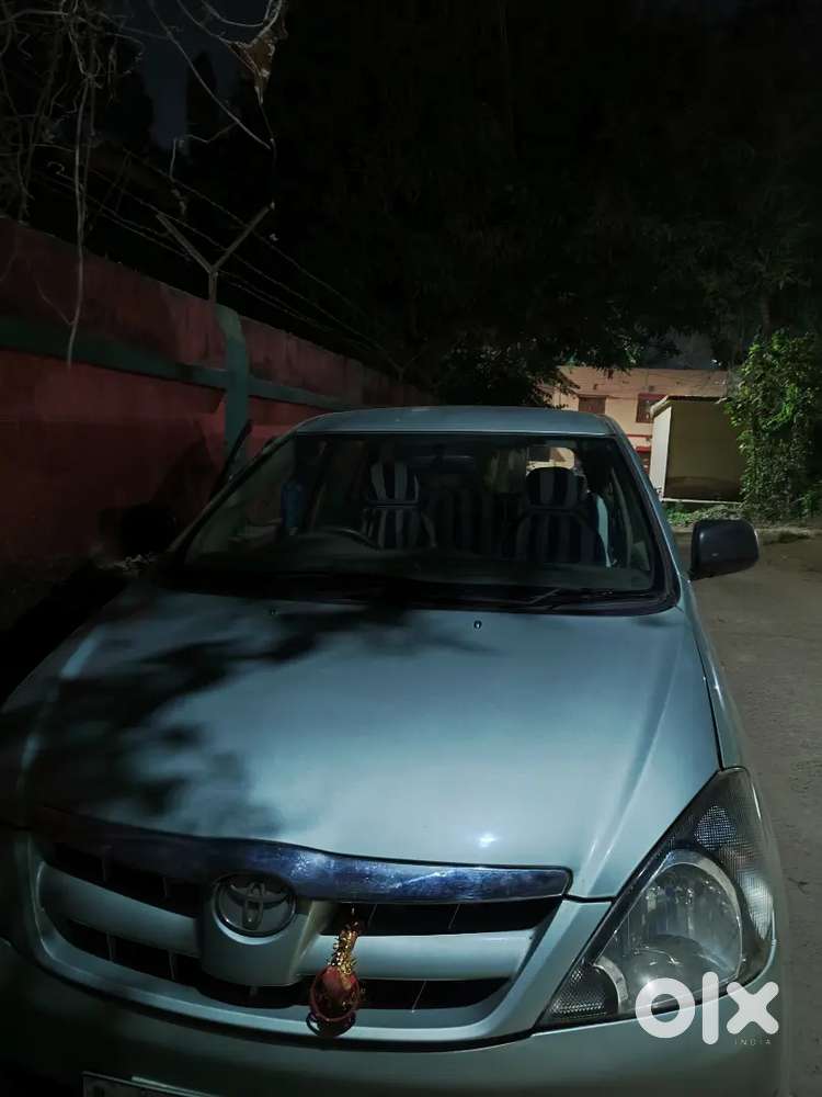 Toyota Innova 2005 Petrol Well Maintained