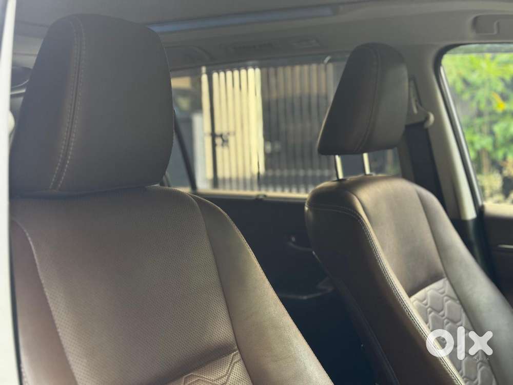 Toyota Innova Hycross 2.0 Zx (o) Hybrid 7 Str, 2025, Petrol