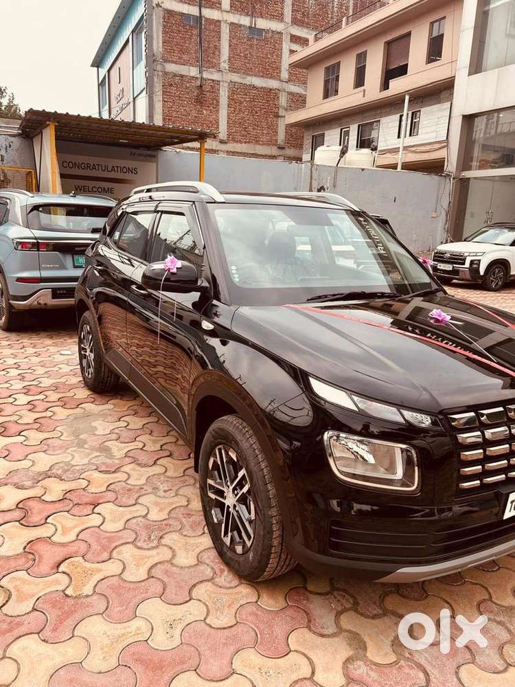 Hyundai Venue 2025 Petrol Good Condition