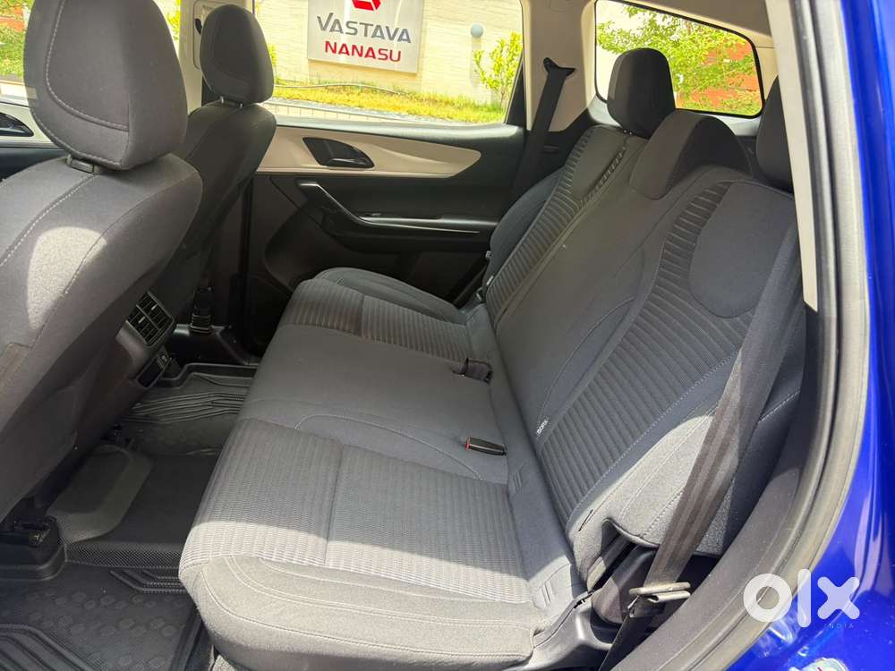 Mahindra Xuv700 2.2 Ax 5 Diesel At Str, 2022, Diesel