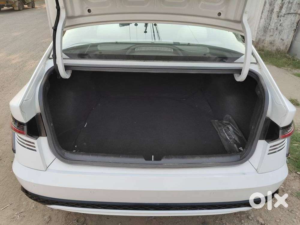 Hyundai Verna 1.5 Sx (o) Vtvt, 2024, Petrol